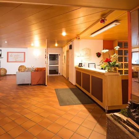 Casa Alpina - Alpin Haus فندق